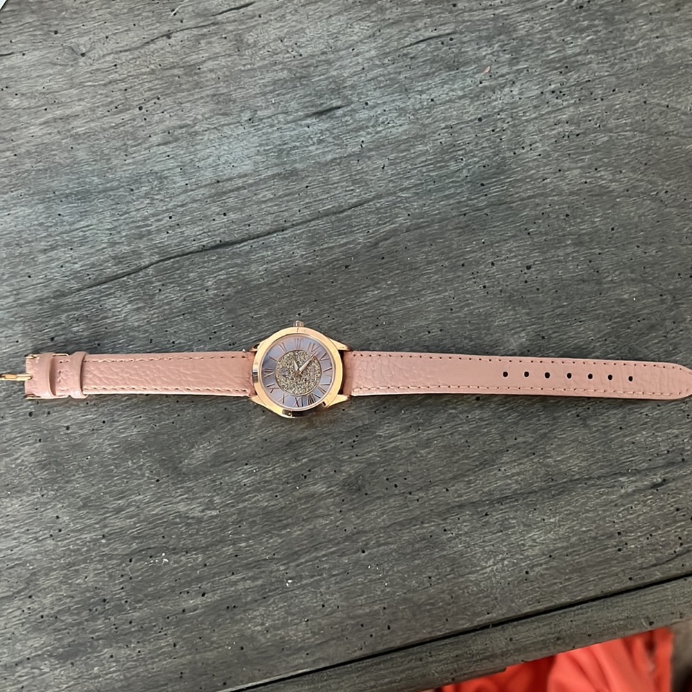 Pink watch - Picture 2 of 2